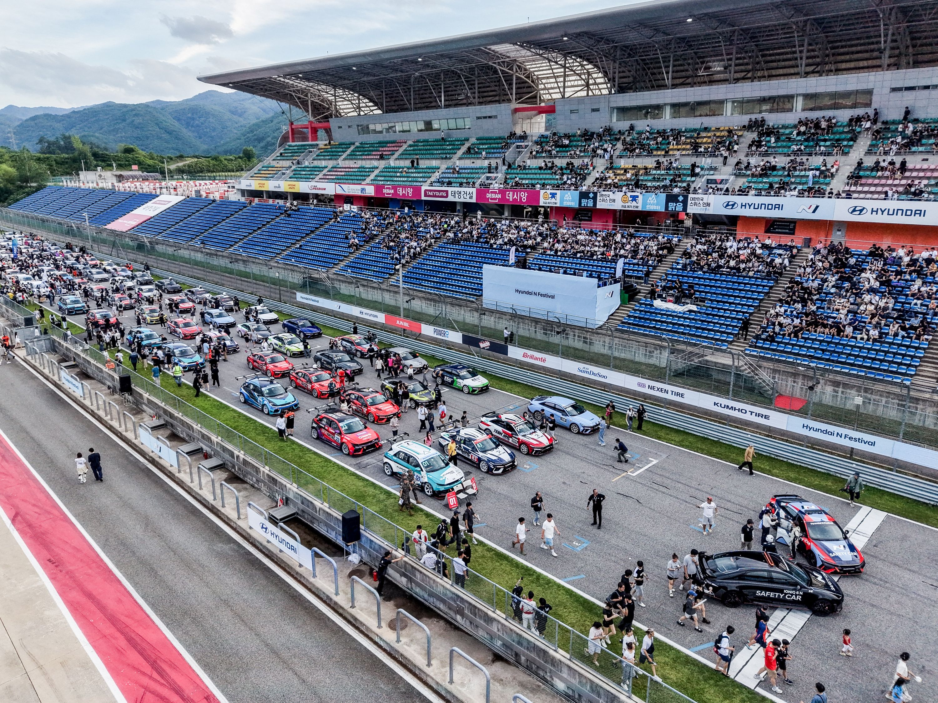 Grid Walk image