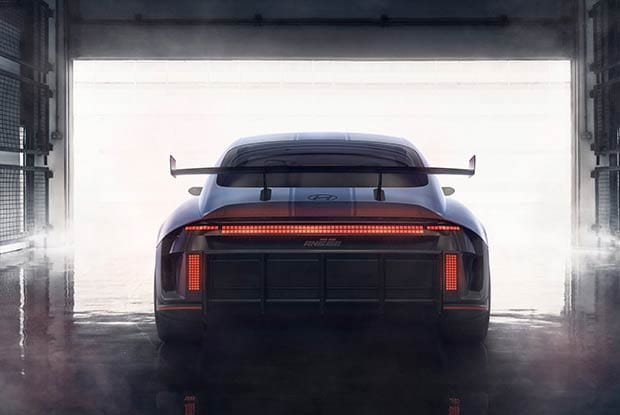 The RN22e utilizes E-GMP with a low center of gravity and front-to-rear weight distribution design to realize dynamic cornering performance.