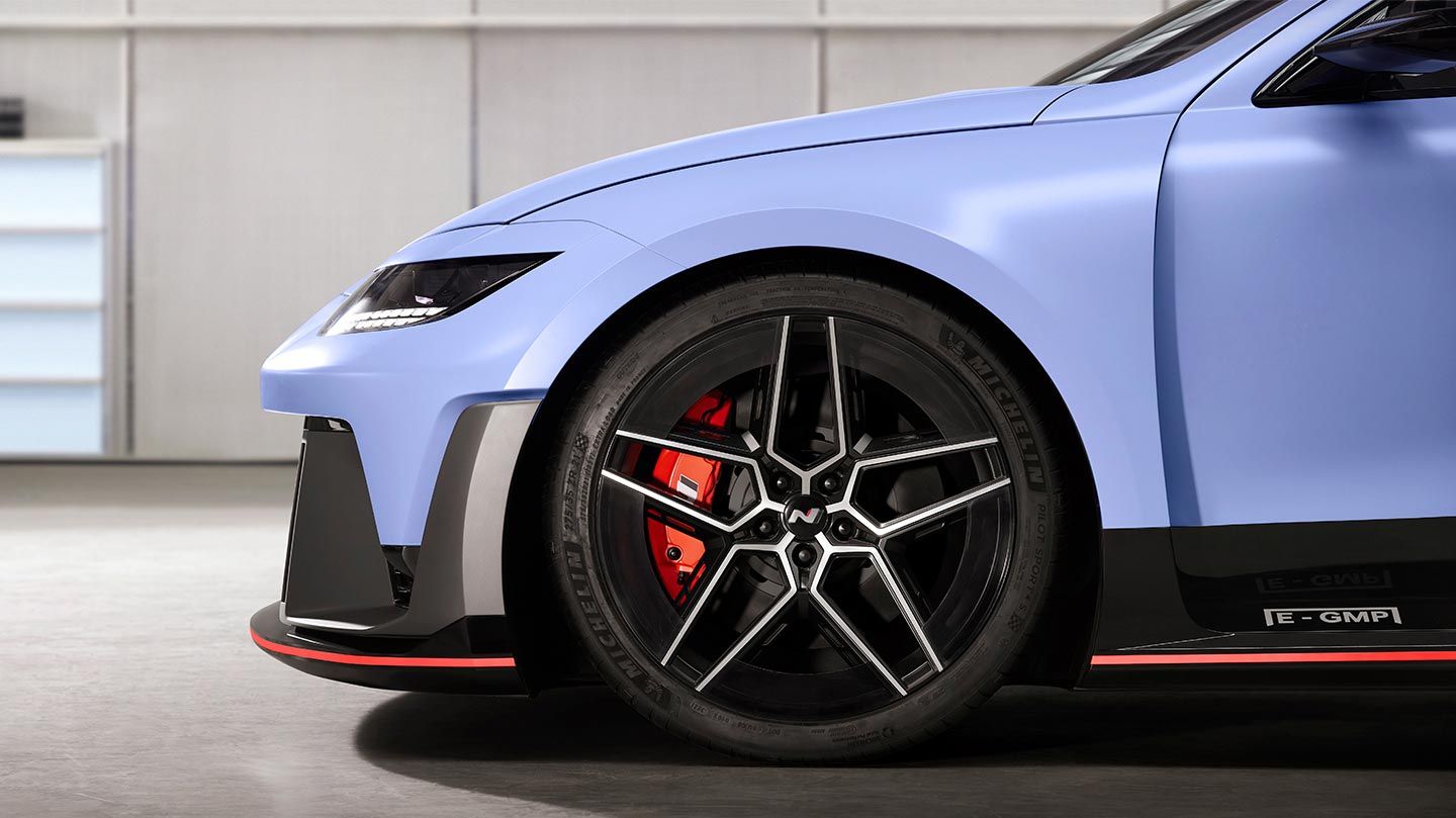 The RN22e's brake system is capable of withstanding driving at the limit on the track.