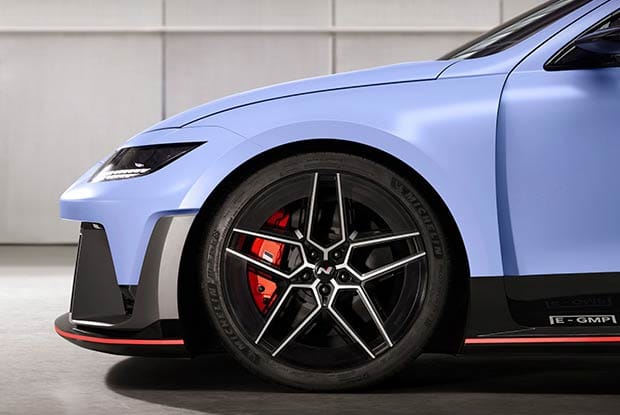 The RN22e's brake system is capable of withstanding driving at the limit on the track.