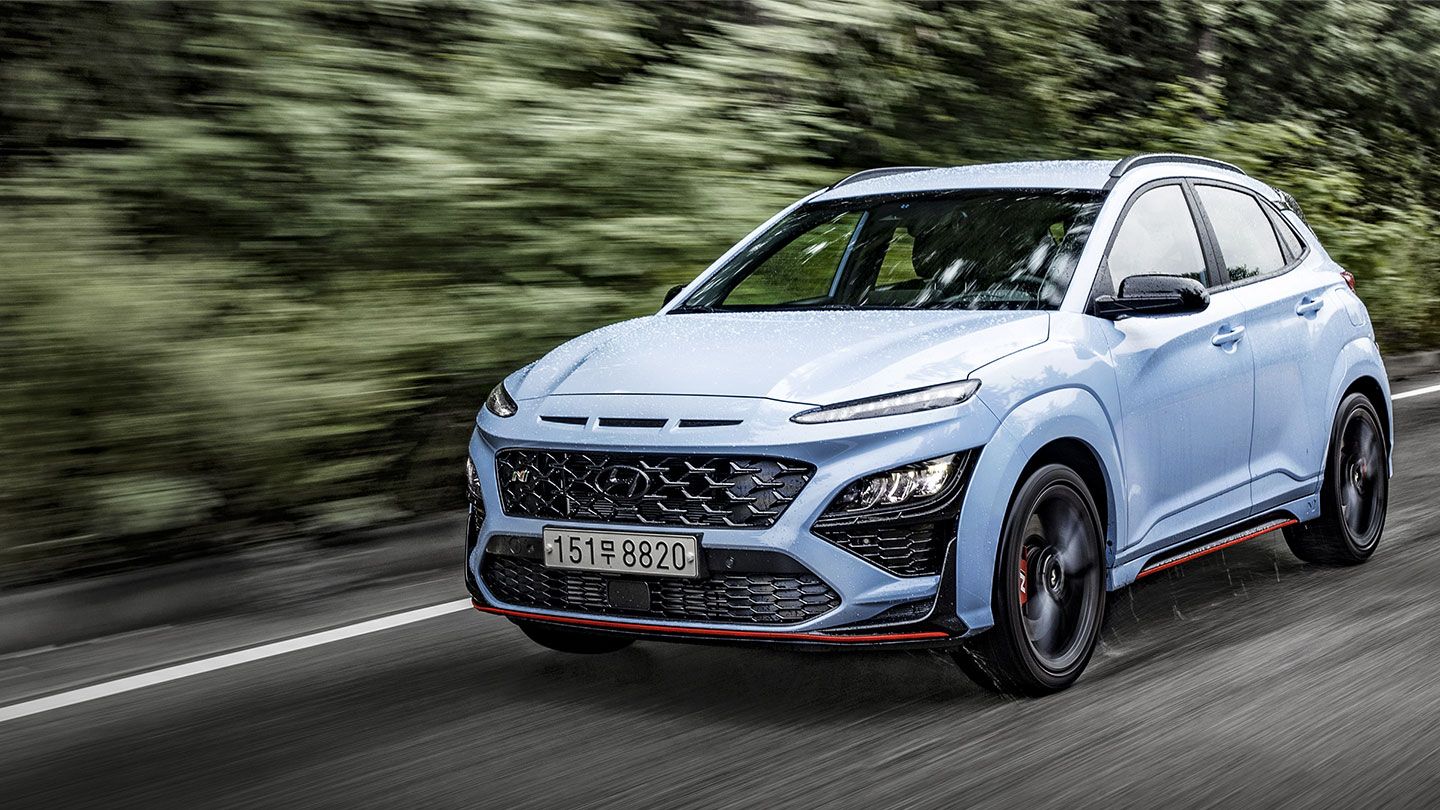 Side view of the Kona N while driving.