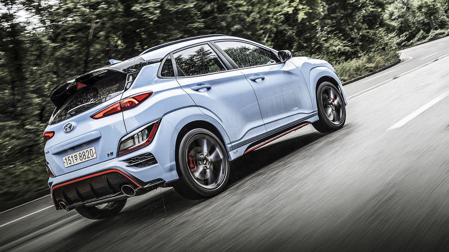 Rear right side of the Kona N in motion.