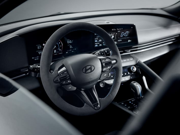 Monochrome Alcantara steering wheel